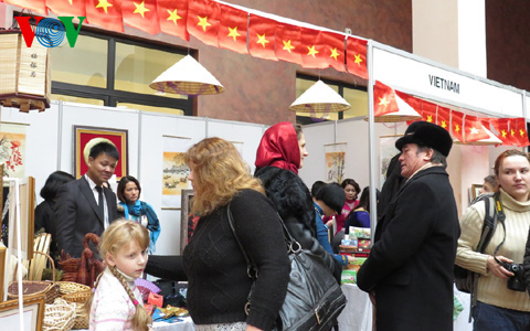 Вьетнам принял участие в благотворительной ярмарке на Украине